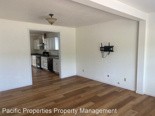 Building Photo - 3 br, 2 bath House - 648 6th St