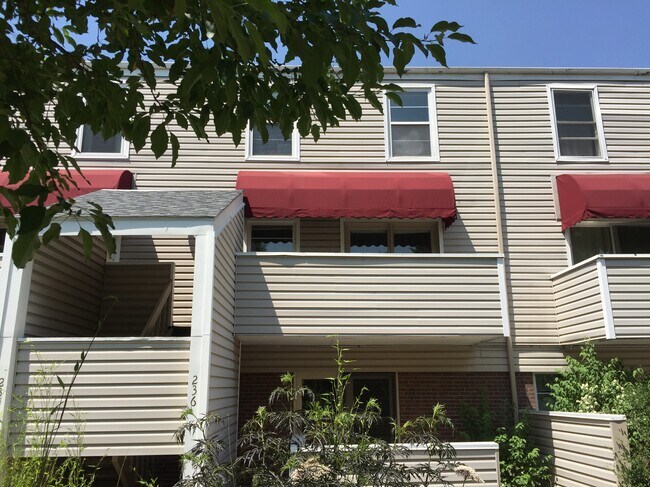 Foto del edificio - 1111 Maxwell Ave