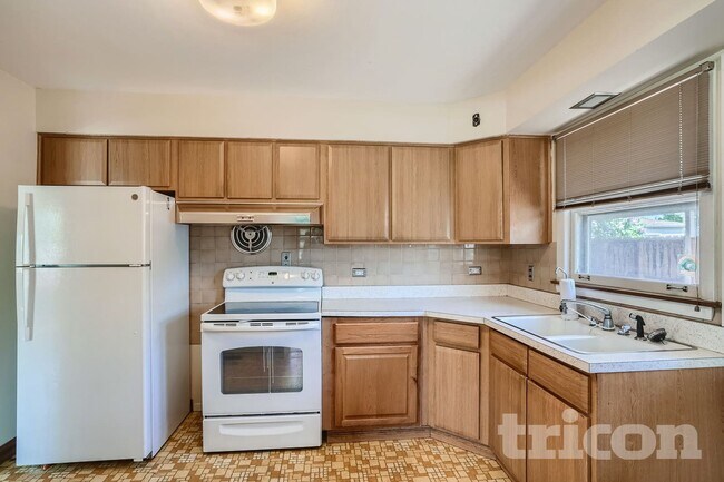 Building Photo - 8512 Frontage Rd