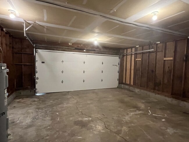 Building Photo - Recently updated 4 bedroom and 2 bath home...