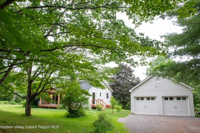 Building Photo - 61 Schoolhouse Rd