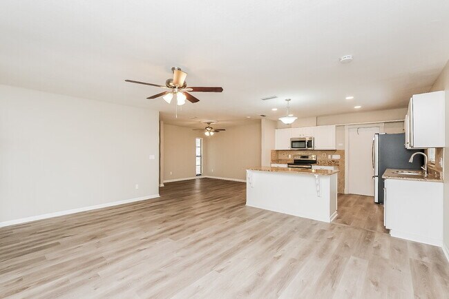 Building Photo - 3910 Briarlake Dr