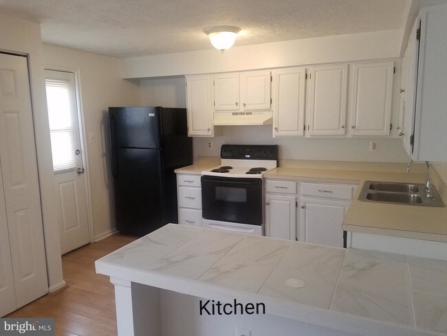 11425 Long Feather Ct Beltsville Md 20705 Townhouse For Rent