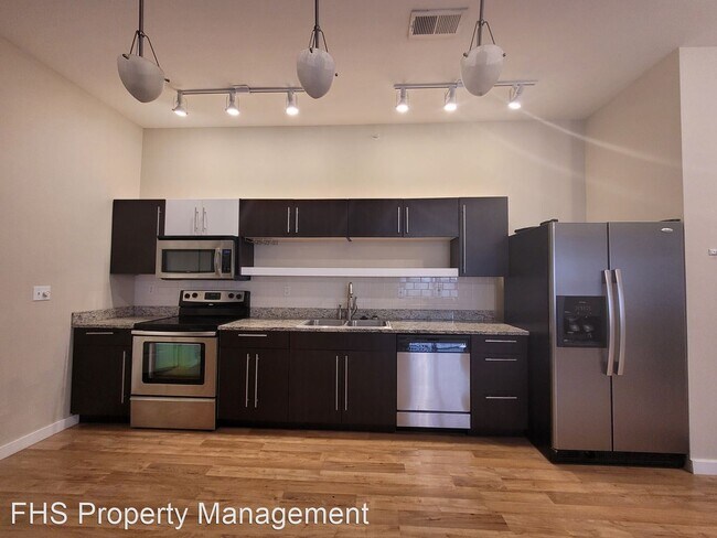 Building Photo - 3 br, 2 bath House - 623 W Walnut Unit 401...