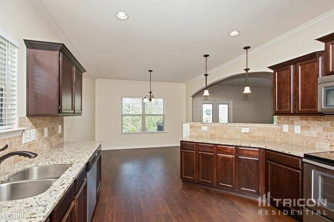 Building Photo - 5004 Geranium Dr