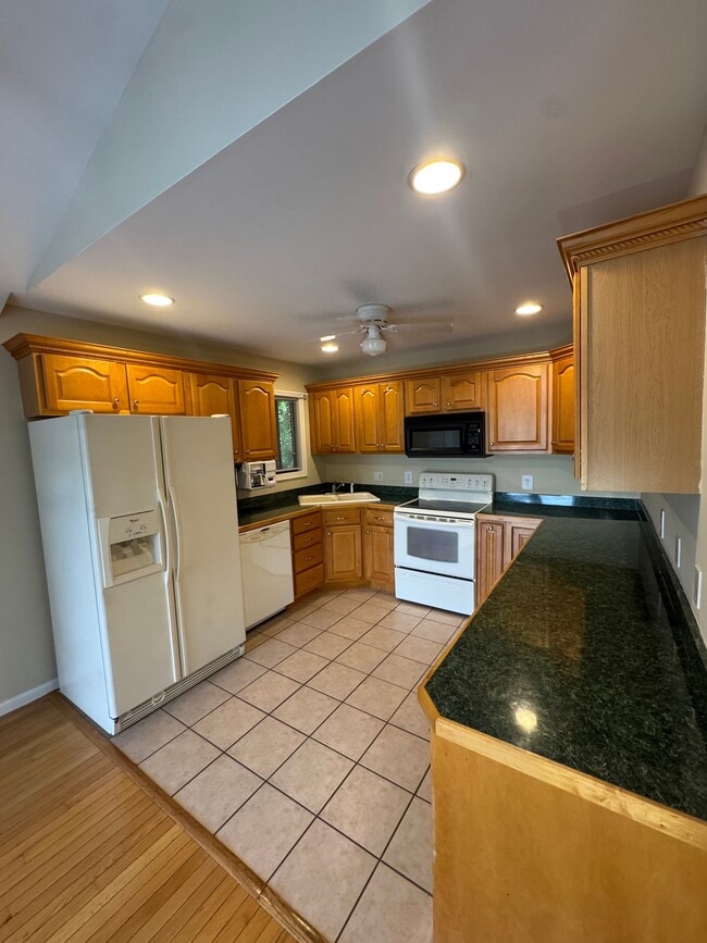 Building Photo - 40 Sundial Cir