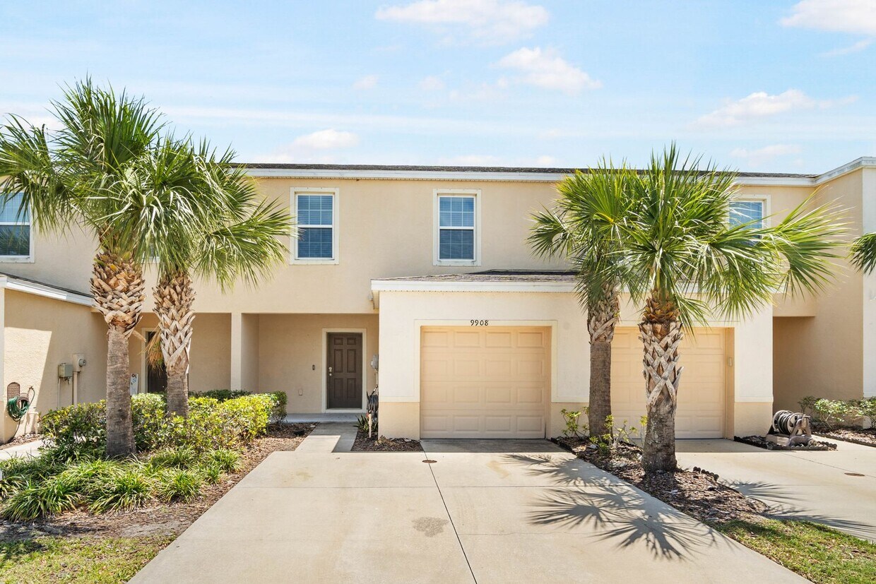 Primary Photo - Spacious Townhome in Gated Copper Ridge Co...