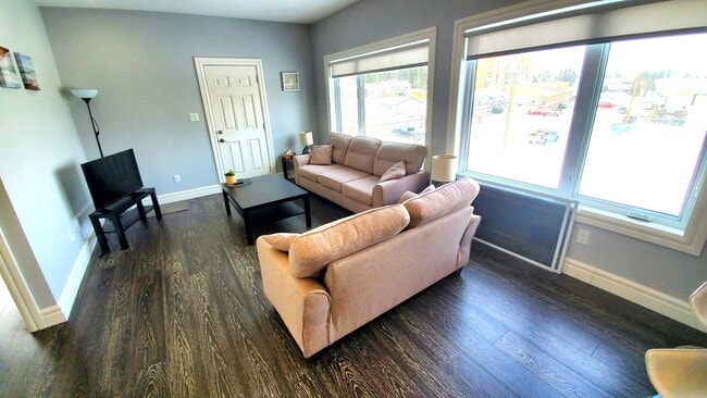 Building Photo - 930 11 St