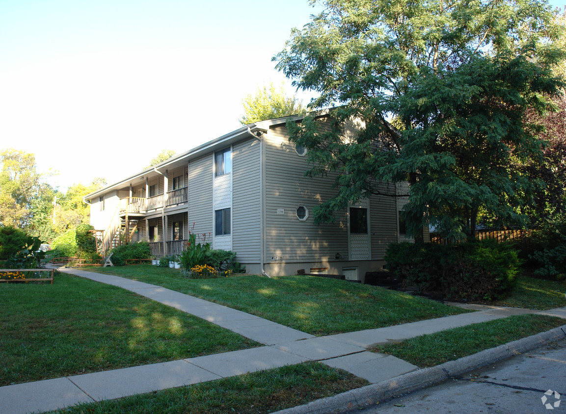 Primary Photo - College Hill