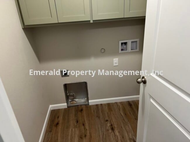 Building Photo - Brand New 3 bedroom townhouse Condos w/garage