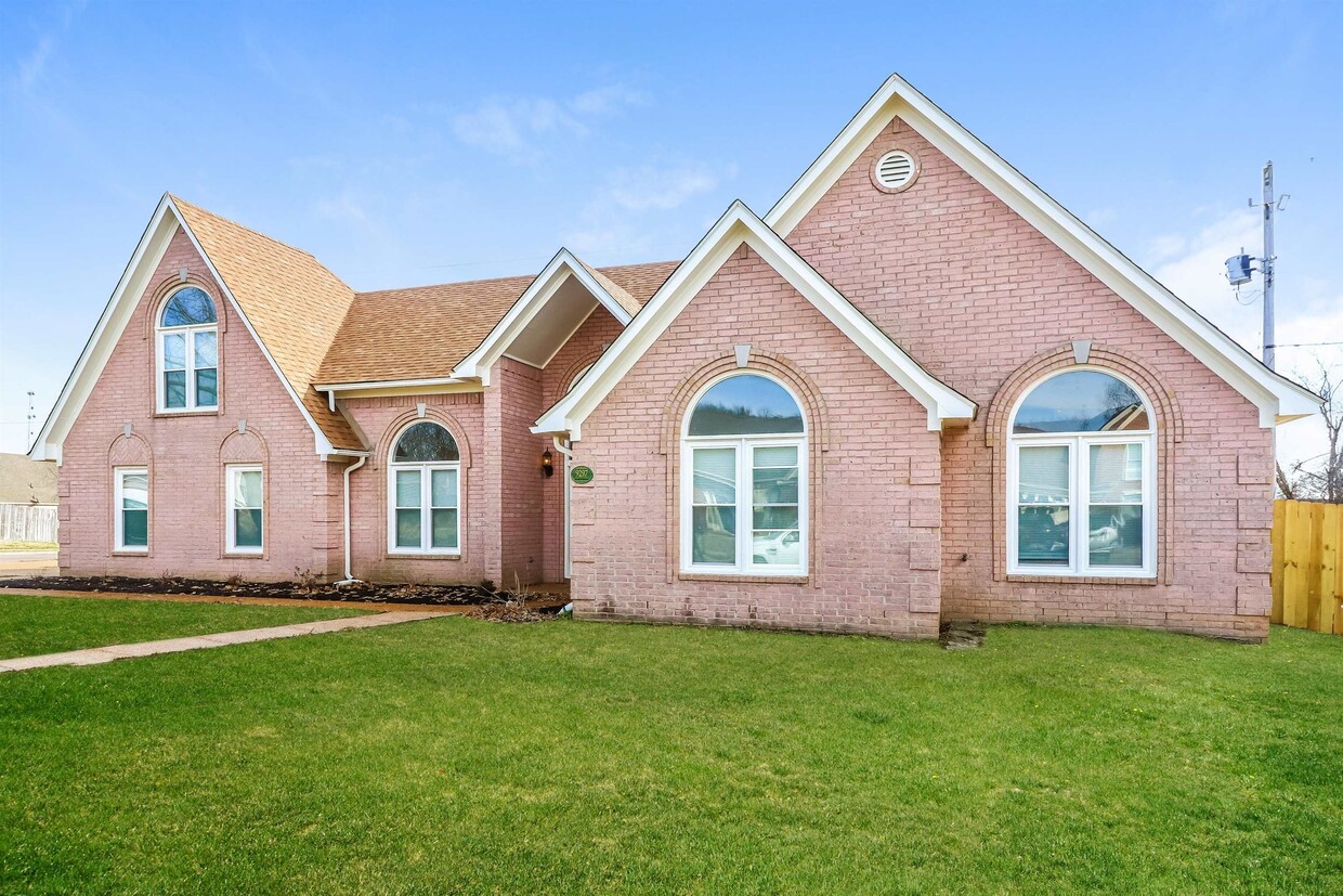 Foto principal - 9297 Chimneyrock Blvd.