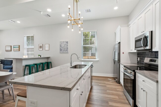 Building Photo - Brand New Unit - 1 Block From Brunos