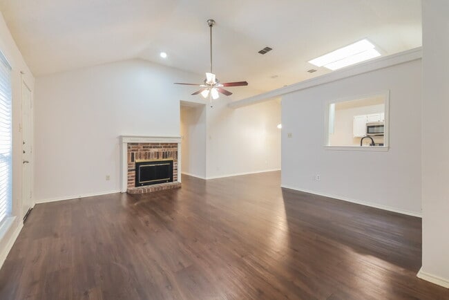Building Photo - 9723 Pinehurst Ln
