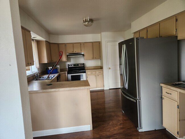 Foto del edificio - 651 W Crestline Dr