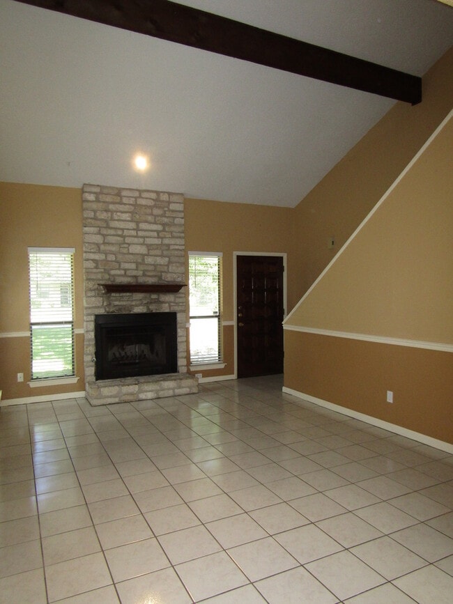Building Photo - 7001 Winedale Dr