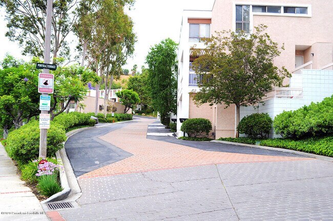 Building Photo - 754 Portola Terrace