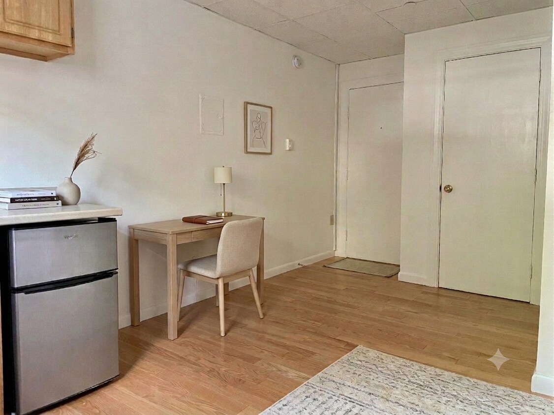 Building Photo - 405 Beacon St