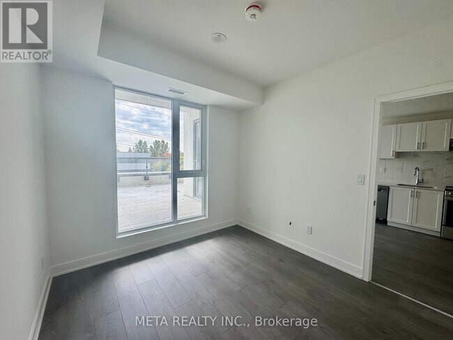 Building Photo - 693 Davis Dr