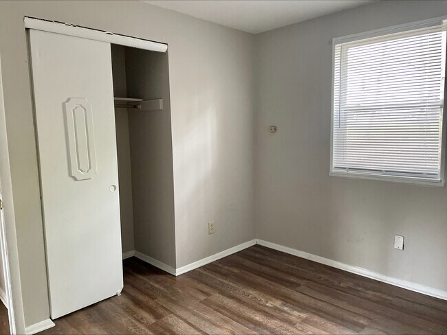 Foto del edificio - 497 Julien Cir