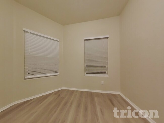 Building Photo - 12513 W Washington St