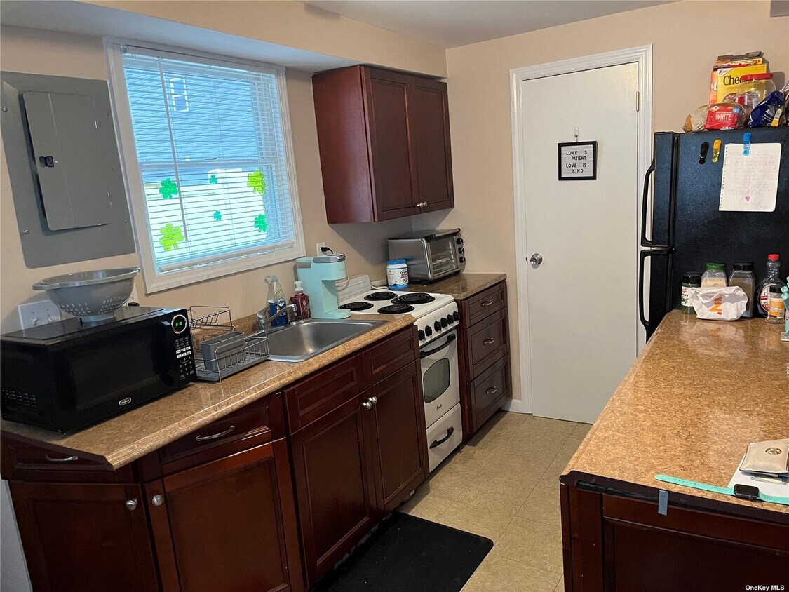 63 Radcliffe Rd, Island Park, NY 11558 House Rental in Island Park