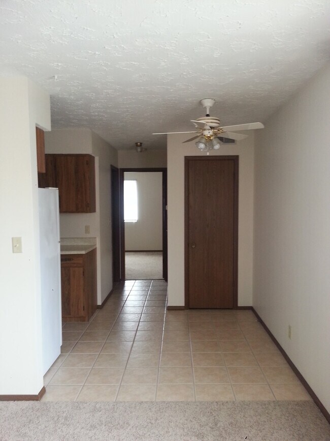 Foto del edificio - 421 Saunders W Ave