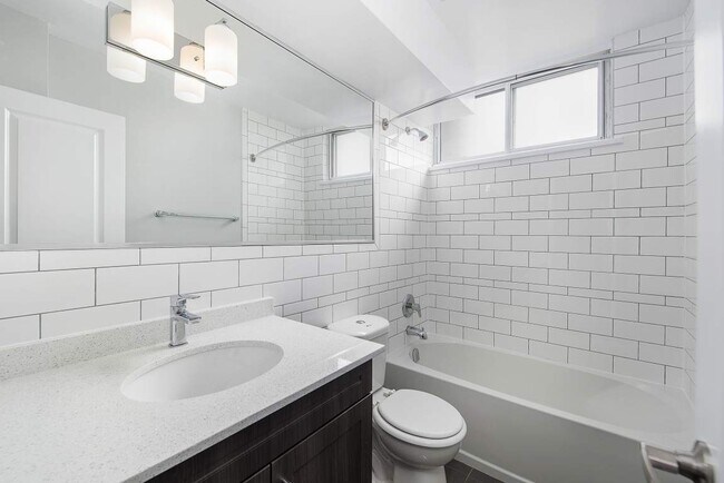 Photo du bâtiment - 145 Cosburn Avenue