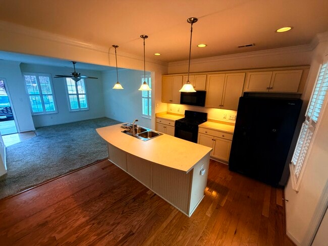 Building Photo - 8217 Center Path Ln