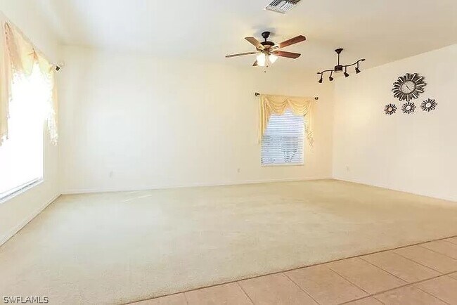 Foto del edificio - 9825 Gladiolus Bulb Loop