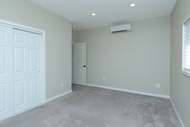 Building Photo - 11801 Rd 5.6 NE