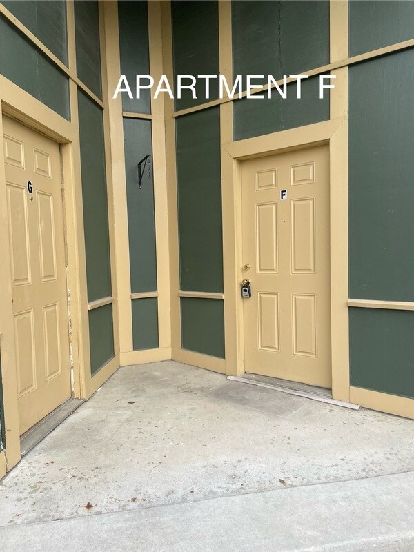 Building Photo - 102 N. Main St, Apt F