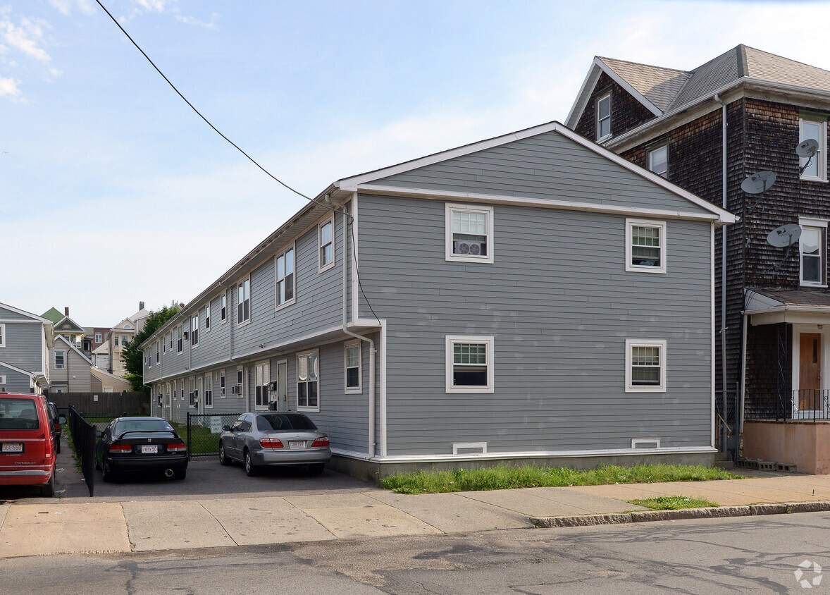 Foto principal - 353 Sawyer St
