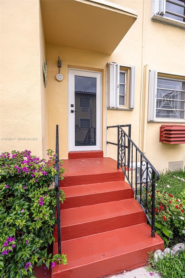 Building Photo - 637 SW 11th St