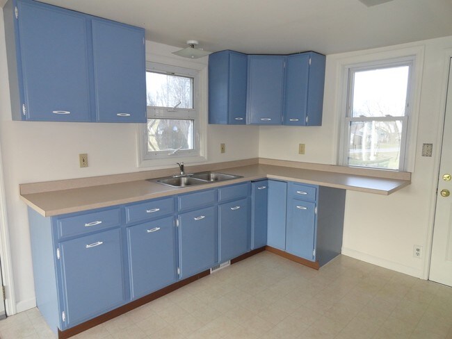 Building Photo - 630 N Farmersville Rd