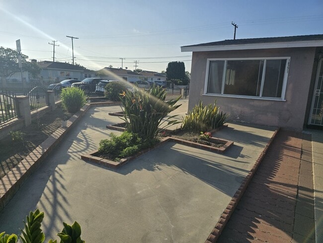 Foto del edificio - 10271 Hazard Ave