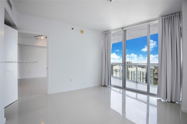 Building Photo - 465 Brickell Ave