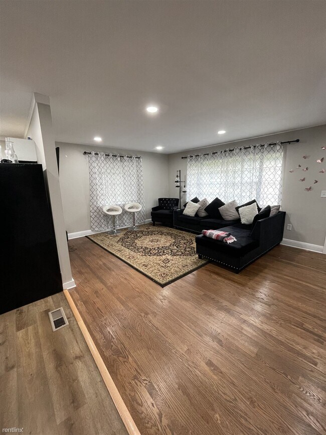 Foto del edificio - 3 br, 2 bath House - 716 Caruthers Road Main