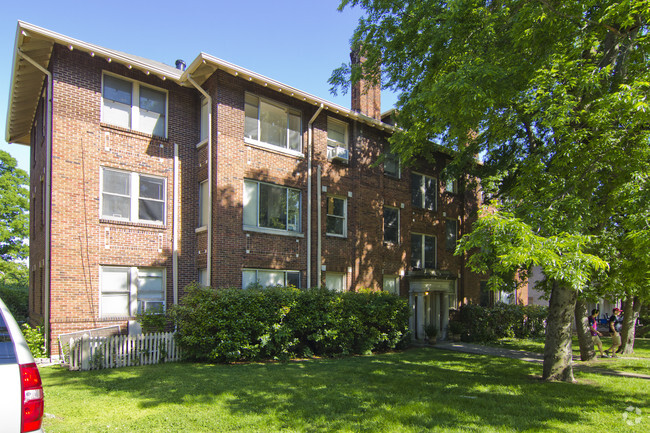 Building Photo - Hilltop Apartments