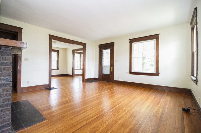 Foto del edificio - 701 Hampton Ave