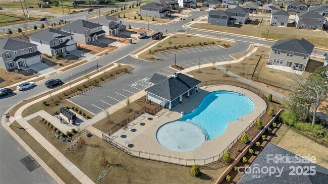 Foto del edificio - 126 Johns Cardinal Dr