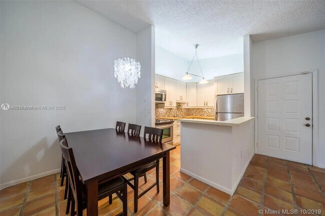 Foto del edificio - 4630 NW 102nd Ave