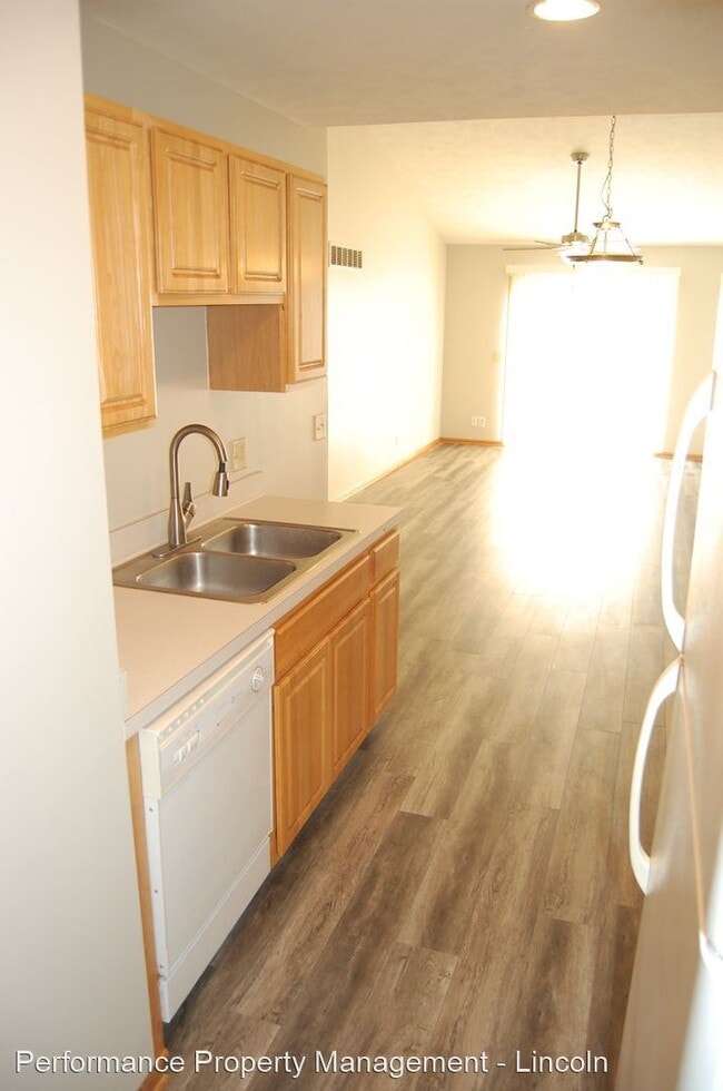 Building Photo - 3 br, 2.5 bath House - 2415 Dodge St