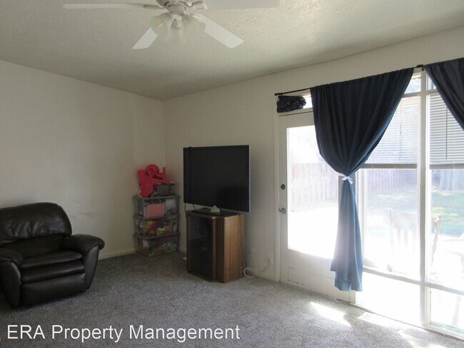 Building Photo - 3 br, 2 bath House - 418 Circle Way Dr.