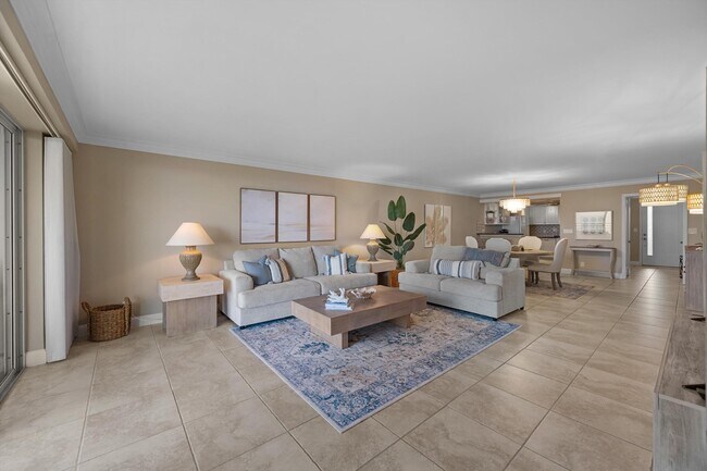 Foto del edificio - 350 S Beach Rd