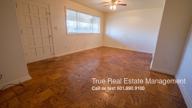 Building Photo - 227 Queen Anne Ln
