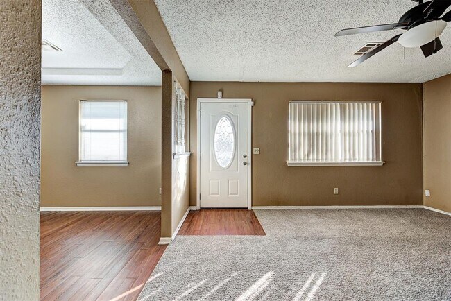 Building Photo - 4509 Royal Oak Dr