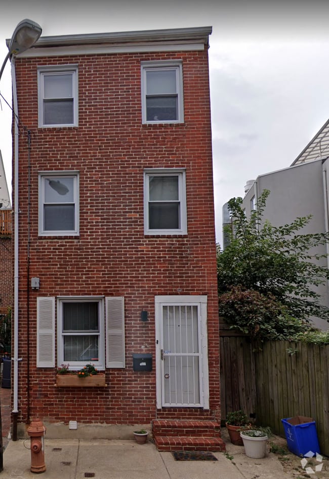 Building Photo - 1037 S Fairhill St