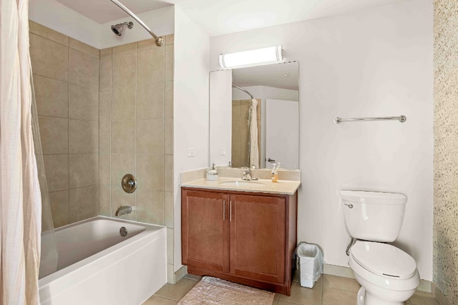 Building Photo - 566 W Kinzie St