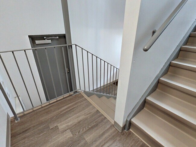 Photo du bâtiment - 379-379 Erb St. W