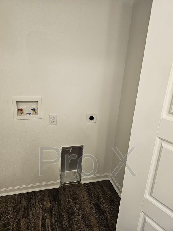 Building Photo - 511 N Roney St